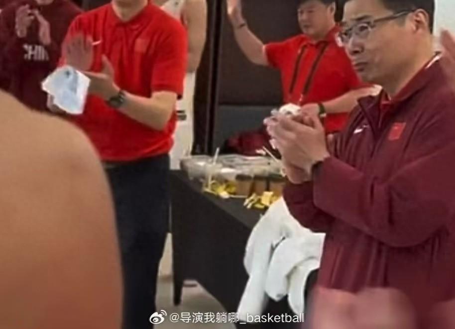 C7娱乐游戏-男篮1人被赞:很像黑人球员,弹速快,身体壮,会卡位,拼抢积极