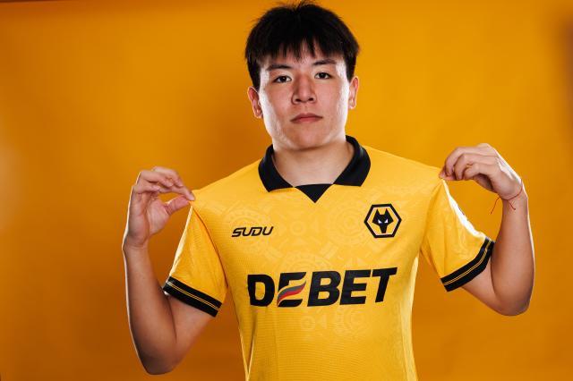 C7娱乐-巴恩斯利青训总监:徐彬有2个优势 正适应英式足球