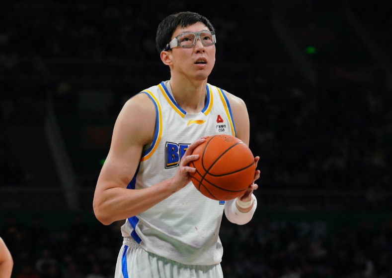 C7娱乐游戏-北京横扫送广州5连败：翟晓川时隔476天轰两双 杰曼25+7+6三分